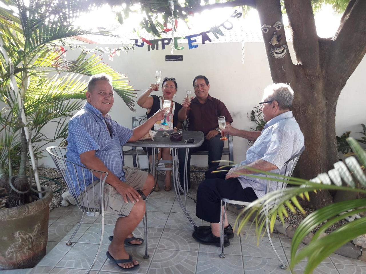 Aruba Harmony Apartments Oranjestad Rum bild